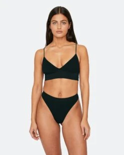 Her [everything] BH-topp -Bikbok Webbutik 73102025 990 f m modelheight 170 modelsize s uw her everything bras and tops week 34 0296