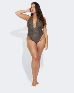 Dream Destination Badedrakt -Bikbok Webbutik 7342993 002 f1 m mh 177 ms l iw dream destination swim suits week38 bikbok0537