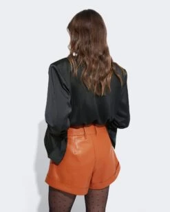 Darja Shorts I Imitert Skinn -Bikbok Webbutik 7345517 864 b m mh 173 ms s ps darja bikbok 3