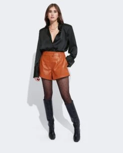 Darja Shorts I Imitert Skinn -Bikbok Webbutik 7345517 864 f1 m mh 173 ms s ps darja bikbok