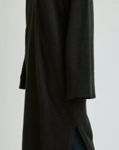 Jessie Kjole Med V-hals -Bikbok Webbutik 7346372 990 d1 m mh 179 ms s dk jessie bikbok 9458 1