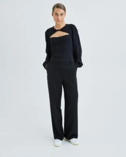 Secrets Bluse -Bikbok Webbutik 7348001 990 f1 m mh 175 ms s bt secrets bikbok