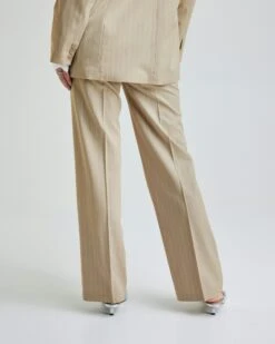 Jackie Dressbukse Med Press -Bikbok Webbutik 7348115 815 b m mh 179 ms 38 pw jackie bikbok 10338 3