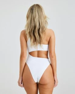 Hollywood Hills Badedrakt -Bikbok Webbutik 7350285 900 b m mh 165 ms s iw hollywood hills bikbok 3