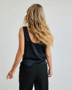 All You Need Topp I Sateng -Bikbok Webbutik 7351264 990 b m mh 168 ms s bw all you need bikbok 3