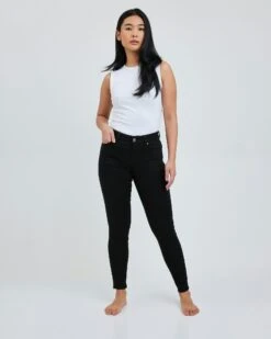 Peachy Low Ankle Jeans 990 10 Peachy Low Ankle Jeans 990 -Bikbok Webbutik 7351473 990 f1 m mh 170 ms s jp peachy low 990 a bikbok 26652