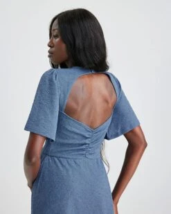 Willow Kjole Med åpen Rygg -Bikbok Webbutik 7353933 572 d1 m mh 173 ms s dk willow bikbok 2 3 1 3