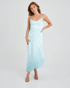 Limited Paris Kjole I Sateng -Bikbok Webbutik 7353944 503 f1 m mh 179 ms s dw paris bikbok 1 1 3