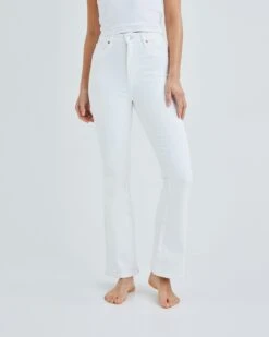 Peachy Flare White Jeans -Bikbok Webbutik 7354230 900 f1 m mh 175 ms s jp peachy flare white bikbok 1