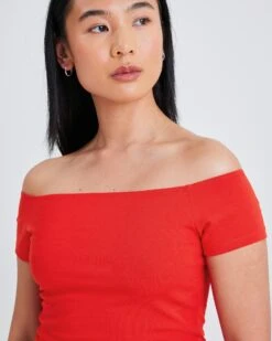 Elia Off Shoulder Topp -Bikbok Webbutik 7356240 360 d1 m mh 170 ms s ts elia bikbok 2 2